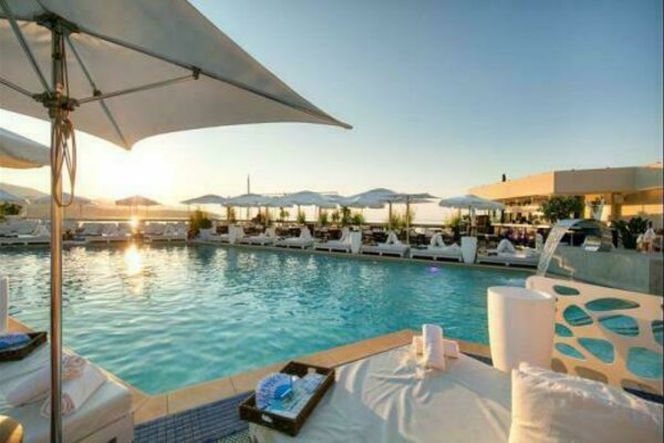 Studio rénové - Résidence Fairmont - meublé - vue patio