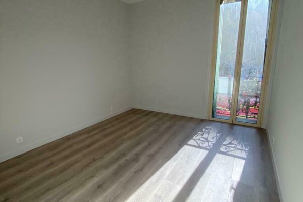 BEL APPARTEMENT 4 PIECES ENTIEREMENT RENOVE