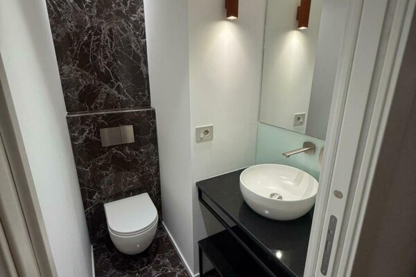 PORT - FULLY RENOVATED - SPACIOUS 3-ROOM APARTMENT - SUFFREN