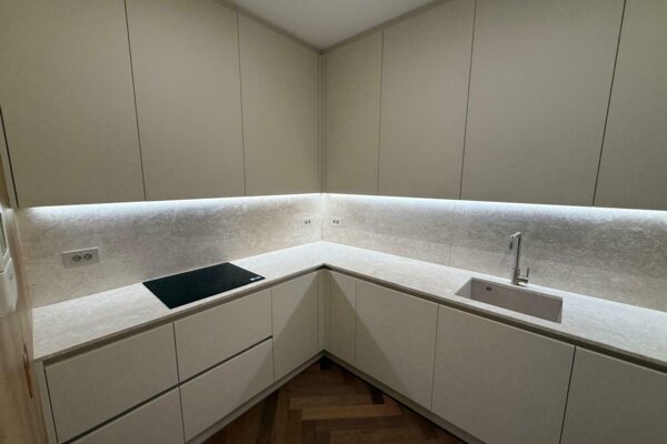 PORT - FULLY RENOVATED - SPACIOUS 3-ROOM APARTMENT - SUFFREN