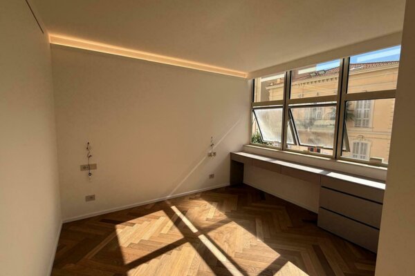 PORT - FULLY RENOVATED - SPACIOUS 3-ROOM APARTMENT - SUFFREN