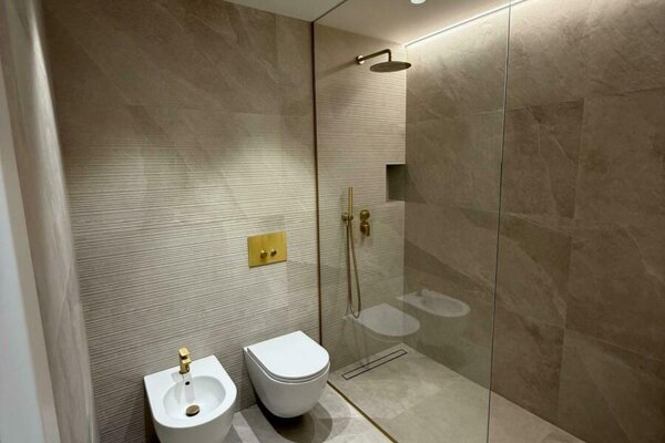 PORT - FULLY RENOVATED - SPACIOUS 3-ROOM APARTMENT - SUFFREN