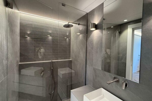 PORT - FULLY RENOVATED - SPACIOUS 3-ROOM APARTMENT - SUFFREN