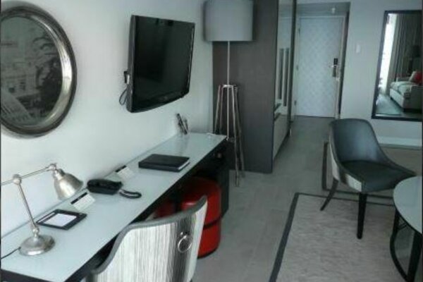 Renovated studio apartment - Fairmont Residence - furnished - patio view