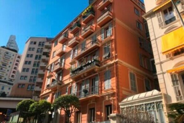 OFFICES -  CONDAMINE DISTRICT - VILLA MIGNON