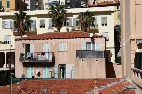 CHAMBRE DE BONNE - PROCHE CARRE D'OR