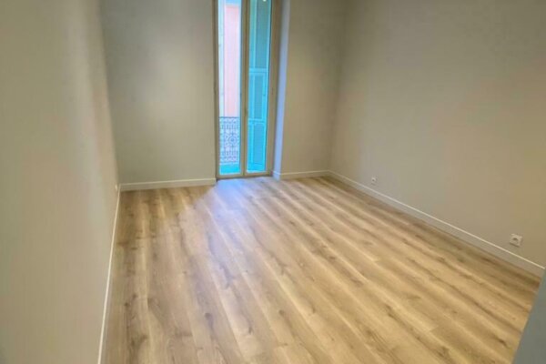 BEL APPARTEMENT 4 PIECES ENTIEREMENT RENOVE