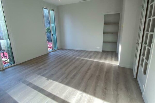 BEL APPARTEMENT 4 PIECES ENTIEREMENT RENOVE