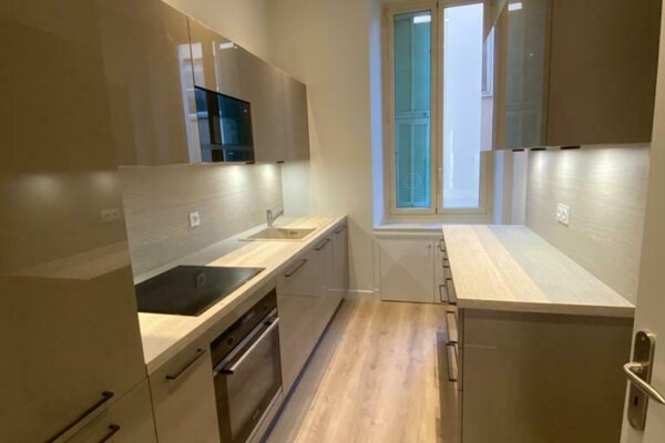 BEL APPARTEMENT 4 PIECES ENTIEREMENT RENOVE