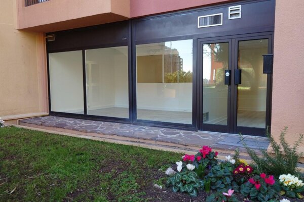 Bureau/Local commercial avec Vitrine à la Vente - Fontvieille